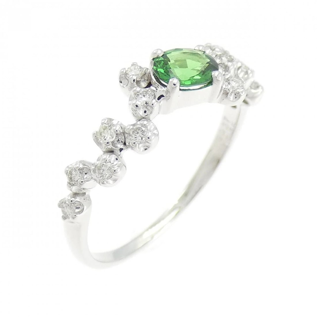 K18WG GREEN GARNET RING: K18WG Green Garnet Ring Brand: Unbranded Type: Ring Material: K18 White Gold, Main Stone/Creation garnet Color: White Gold Size: 7.5-8 US Accessories: None Accessories Notice: When purchasing