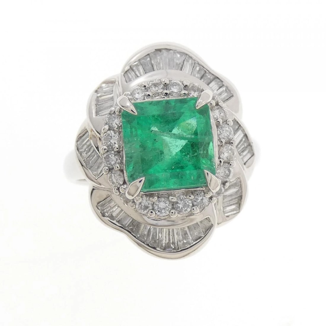 PT900 EMERALD RING - 2