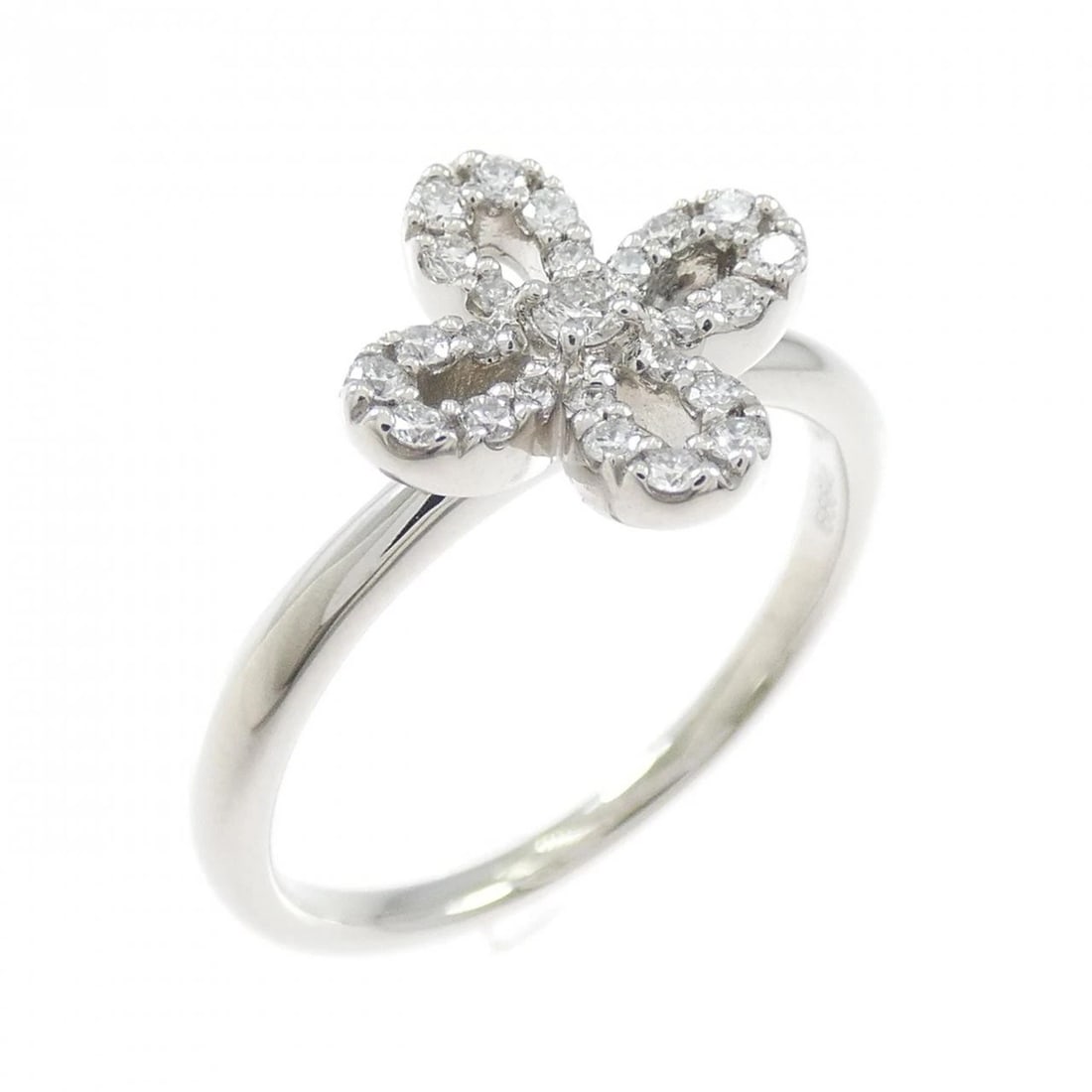 PONTE VECCHIO FLOWER DIAMOND RING: Ponte Vecchio Flower Diamond Ring Brand: Ponte Vecchio Type: Ring Material: Platinum 999, Main Stone/Creation Natural Color: White Size: 5-5.5 (US size) Accessories: None Accessories Notic