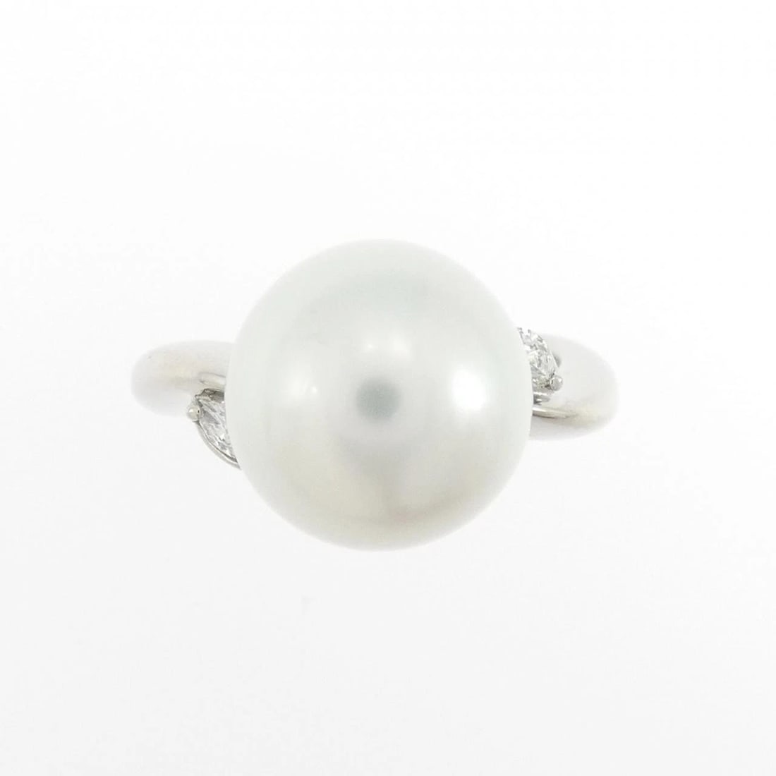 PT900 SOUTH SEA PEARL RING: PT900 South Sea Pearl Ring Brand: Unbranded Type: Ring Material: Platinum 900 Platinum, Color: None Size: 6.5-7 US Accessories: None Accessories Notice: When purchasing pre-owned goods, pl