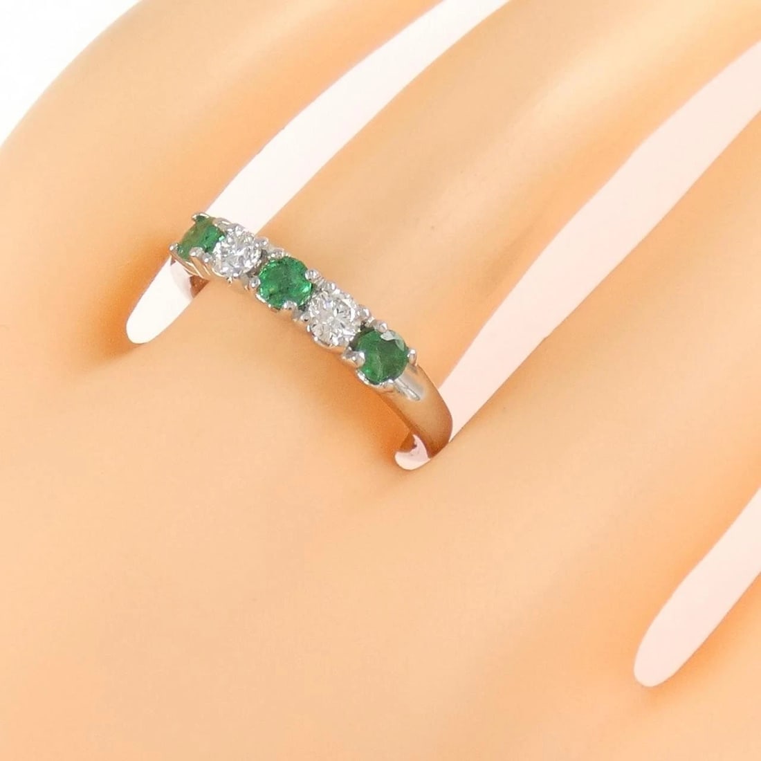 K18WG EMERALD RING - 3