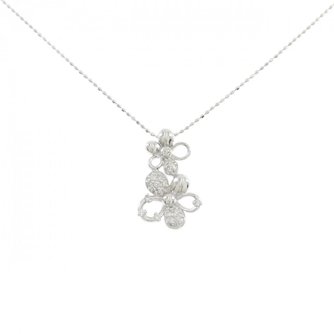 K18WG FLOWER DIAMOND NECKLACE: K18WG Flower Diamond Necklace Brand: Unbranded Type: Necklace Material: K18 White Gold, Main Stone/Creation Natural Color: White Gold Size: 45cmActualSize Pendant top H x W: 20.0mmx12.6mm
