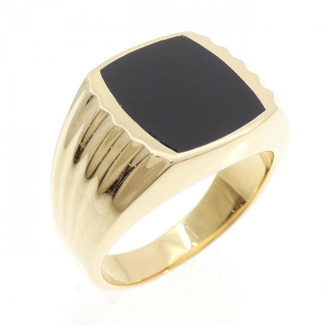 K18YG ONYX RING: K18YG Onyx Ring Brand: Unbranded Type: Ring Material: K18 Yellow Gold, Color: Yellow Gold Size: 9 ( US size) Accessories: None Accessories Notice: When purchasing pre-owned goods, please
