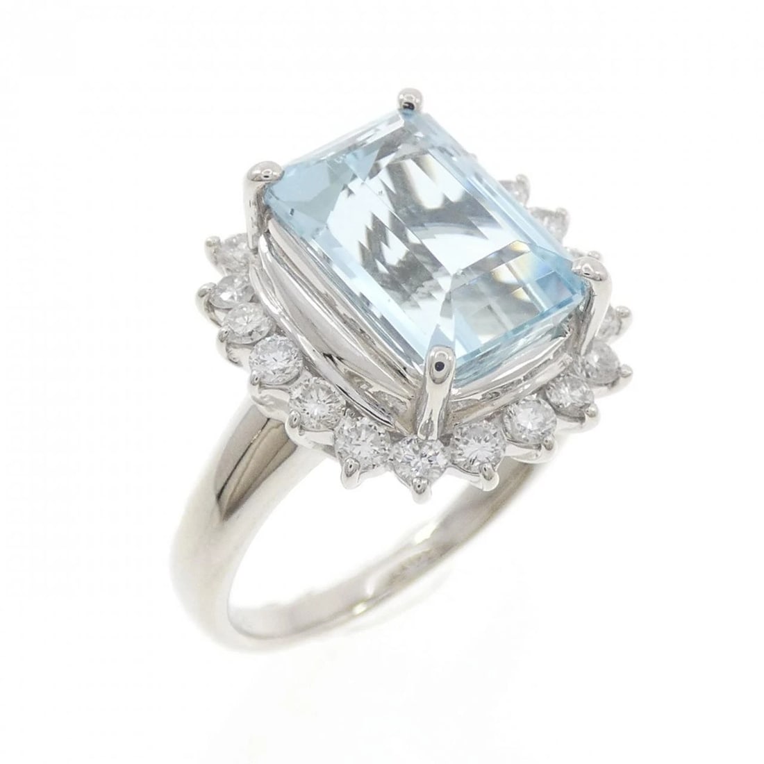 PT900 AQUAMARINE RING: PT900 Aquamarine Ring Brand: Unbranded Type: Ring Material: Platinum 900 Platinum, Main Stone/Creation Main Stone AquamarineSide Stone Diamond Color: White Gold Size: 6.5-7 ( US size) 