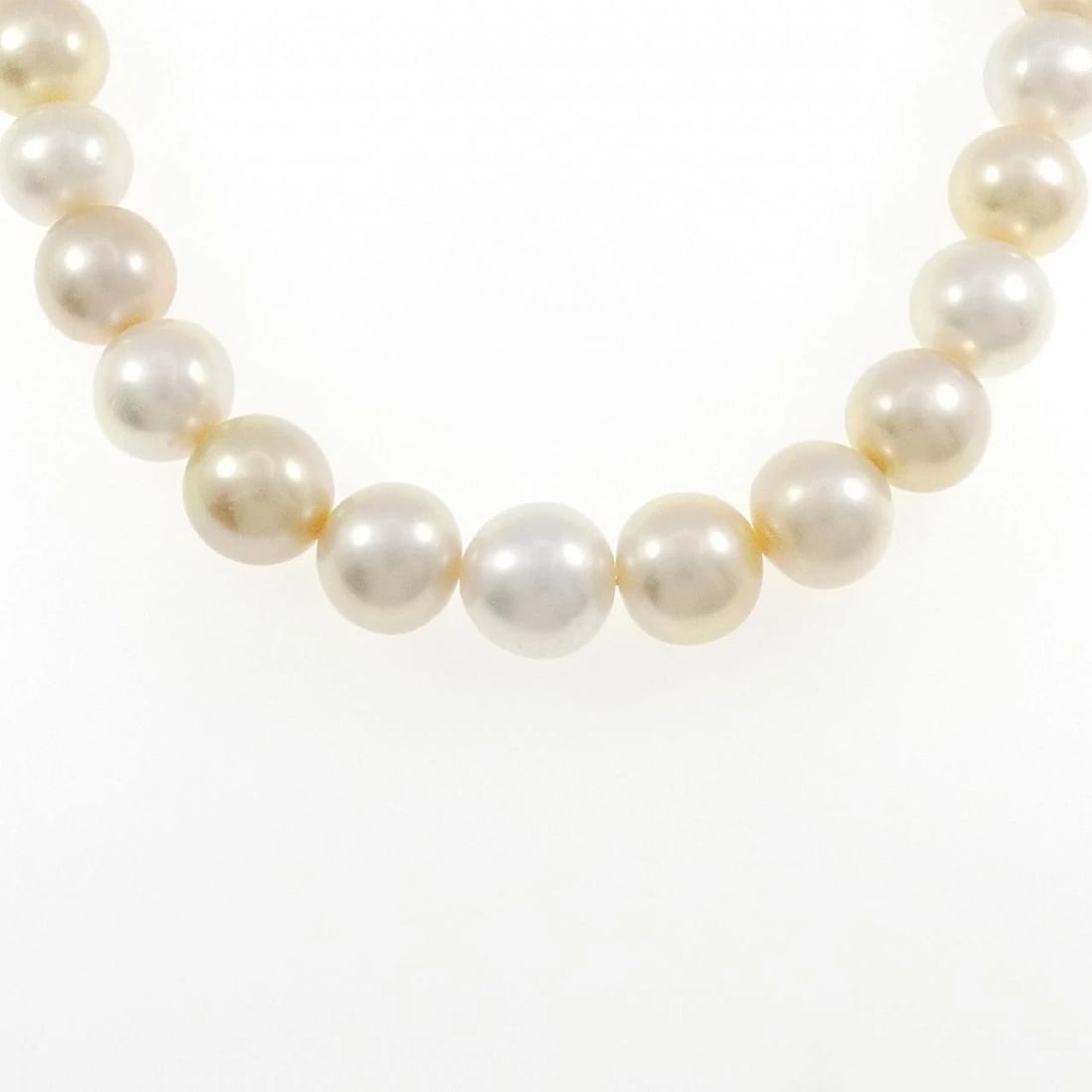 TASAKI SOUTH SEA PEARL NECKLACE: TASAKI South Sea Pearl Necklace Brand: TASAKI Type: Necklace Material: K18 White Gold, Main Stone/Creation South Sea Pearl Color: White Gold Size: 46cm, ActualSize Chain Max. W: 13.5mm 