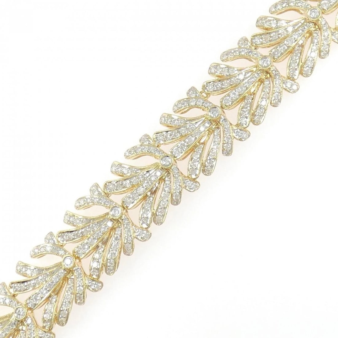750YG 750WG DIAMOND BRACELET: 750YG 750WG Diamond Bracelet Brand: Unbranded Type: Bracelet Material: 750 Yellow Gold 750 White Gold, Main Stone/Creation Natural Color: YG Size: 18cmActualSize Max W: 18.2mm Accessories: