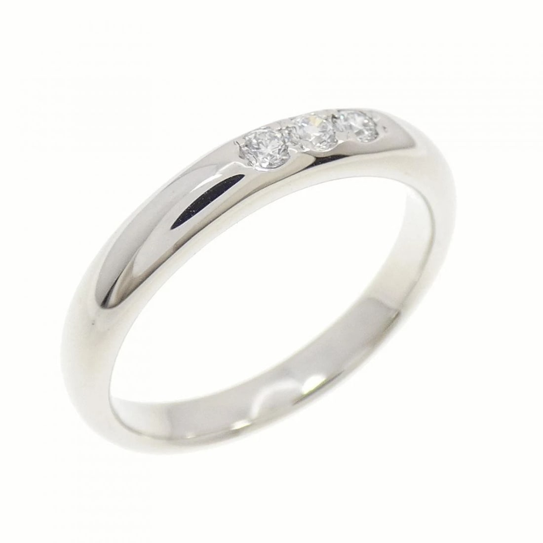 MIKIMOTO DIAMOND RING: MIKIMOTO Diamond Ring Brand: MIKIMOTO Type: Ring Material: Platinum 950, Main Stone/Creation Natural Color: White Size: 6 (US size) Accessories: None Accessories Notice: When purchasing pr