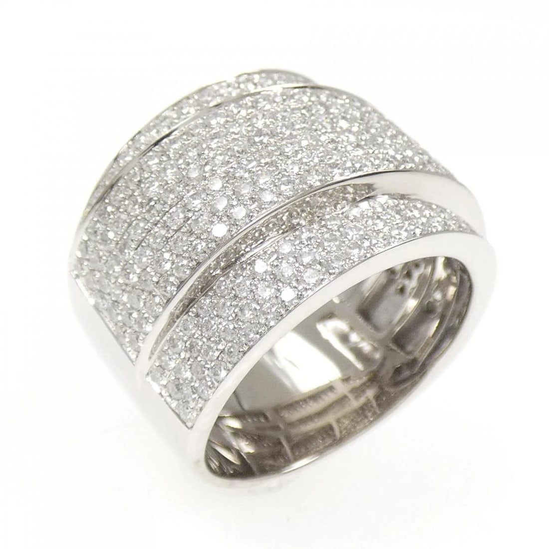750WG PAVE DIAMOND RING: 750WG Pave Diamond Ring Brand: Unbranded Type: Ring Material: 750 White Gold, Main Stone/Creation Natural Color: WG Size: 6.5-7 US Accessories: None Accessories Notice: When purchasing