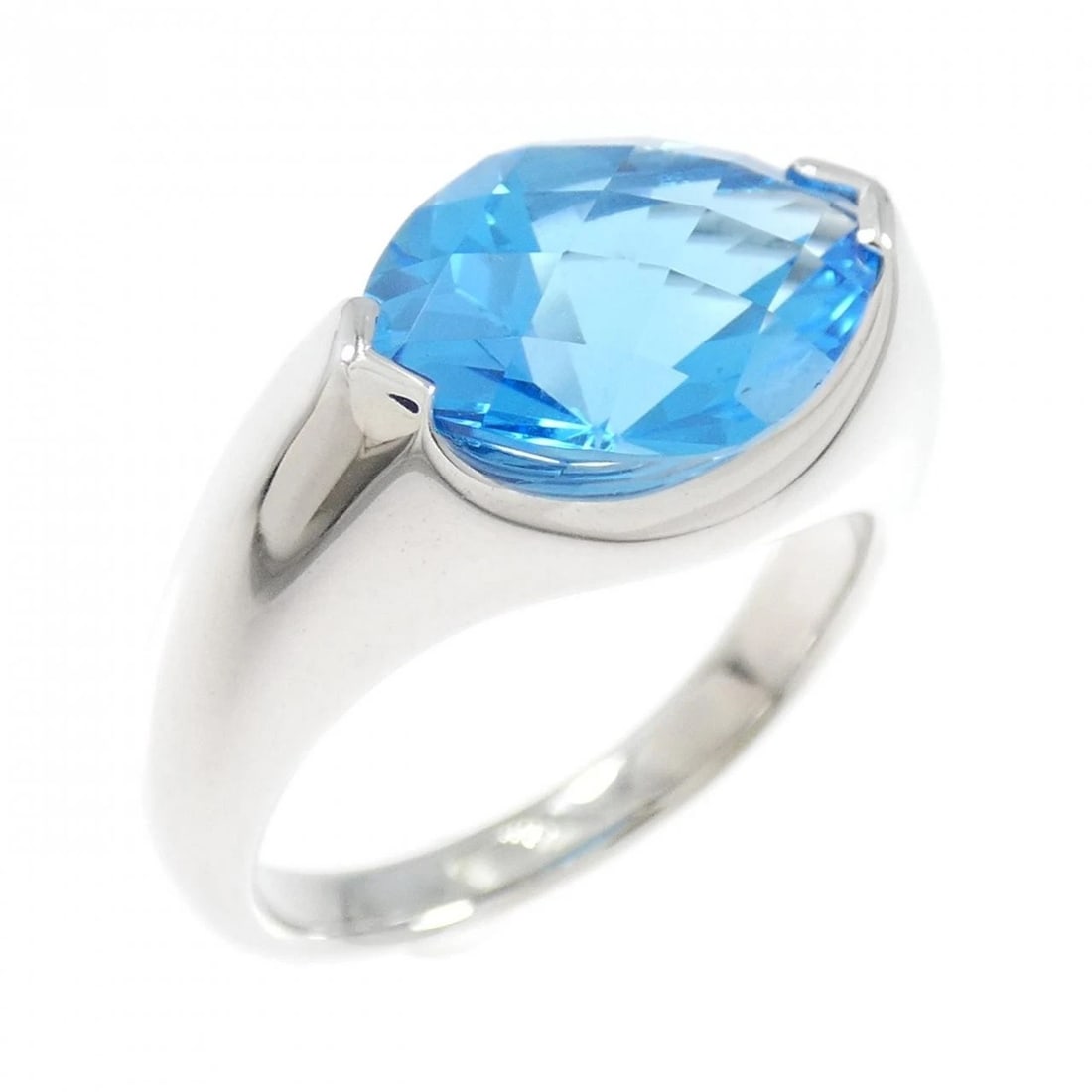 TASAKI BLUE TOPAZ RING (1 of 3)