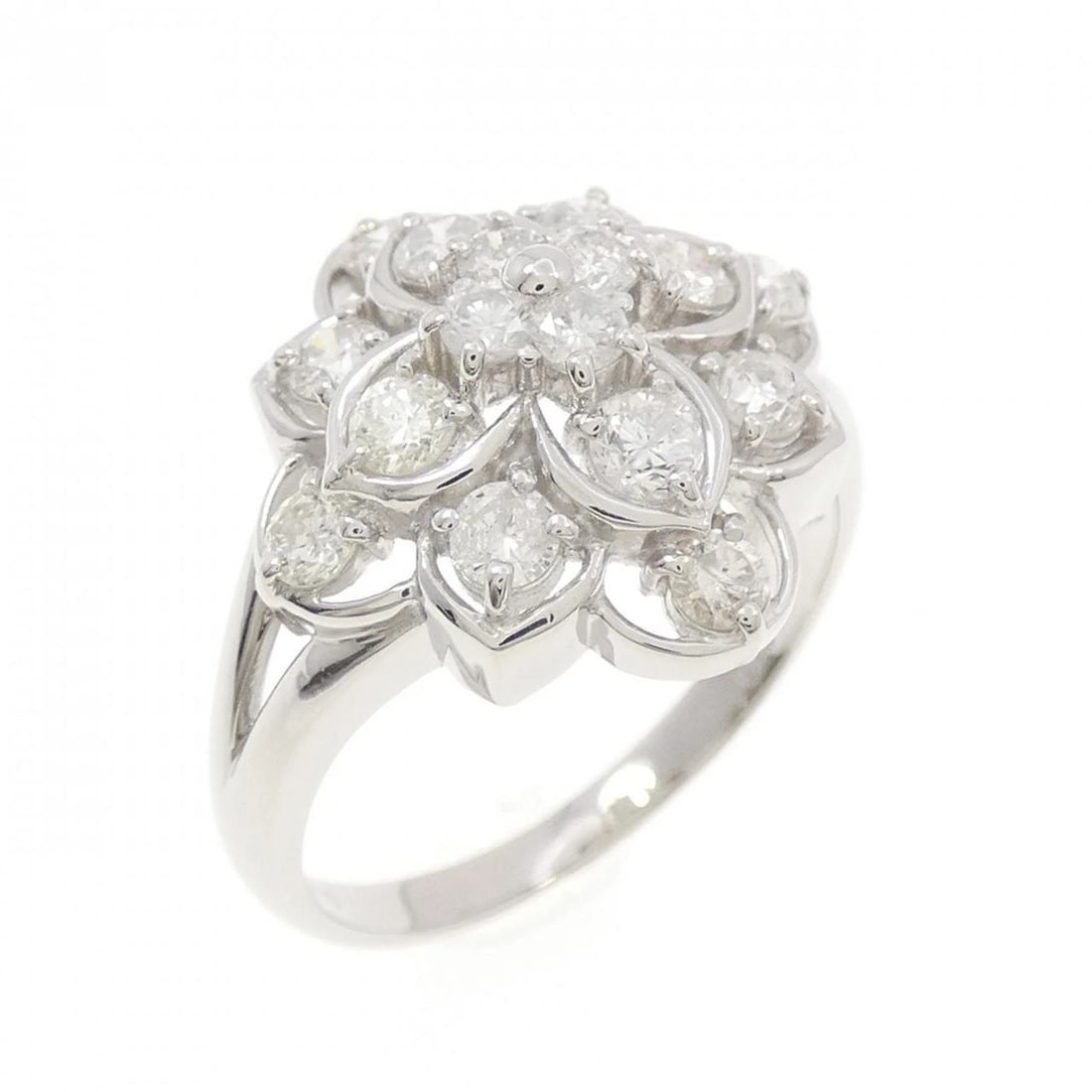 PT900 DIAMOND RING: PT900 Diamond Ring Brand: Unbranded Type: Ring Material: Platinum 900 Platinum, Main Stone/Creation Natural Color: White Gold Size: 7.5-8 US Accessories: None Accessories Notice: When purc