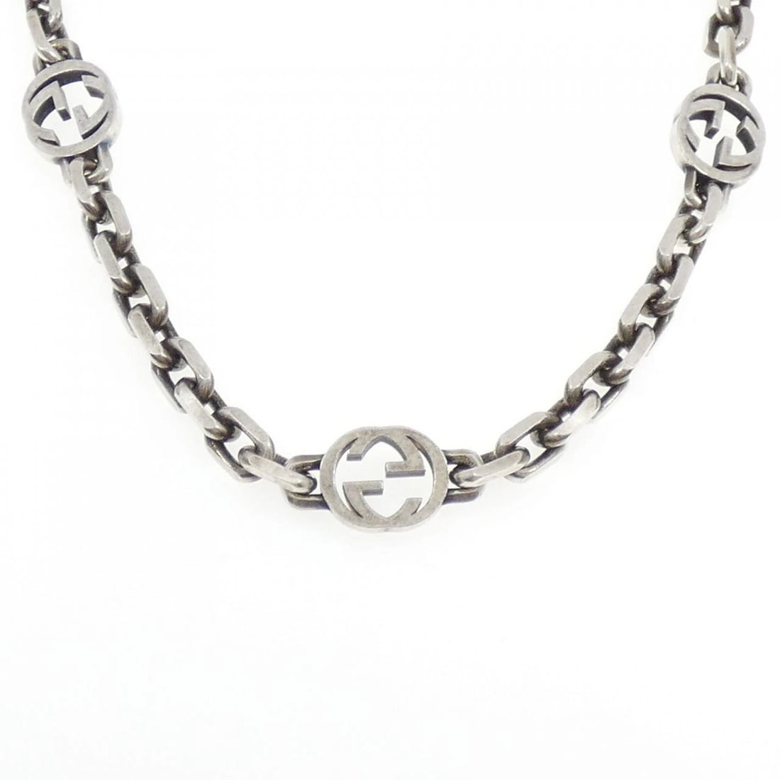GUCCI INTERLOCKING G NECKLACE: GUCCI Interlocking G Necklace Brand: GUCCI Type: Necklace Material: 925 Silver, Color: Silver Size: ActualSize Max W: 17.2mm Chain Max. W: 9.6mm Accessories: None Accessories Notice: When