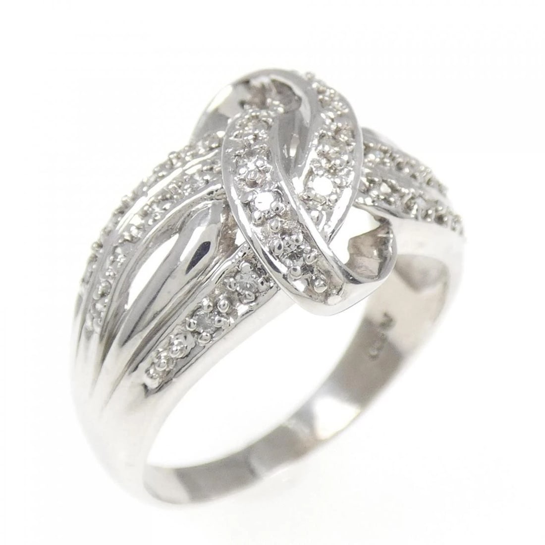 PT900 DIAMOND RING: PT900 Diamond Ring Brand: Unbranded Type: Ring Material: Platinum 900 Platinum, Main Stone/Creation Natural Color: None Size: 6.5-7 US Accessories: None Accessories Notice: When purchasing