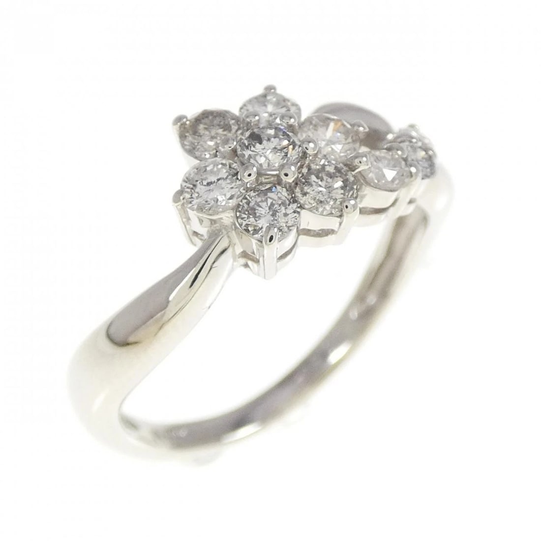 PT900 FLOWER DIAMOND RING: PT900 Flower Diamond Ring Brand: Unbranded Type: Ring Material: Platinum 900 Platinum, Main Stone/Creation Natural Color: Silver Size: 6.5 ( US size) Accessories: None Accessories Notice:
