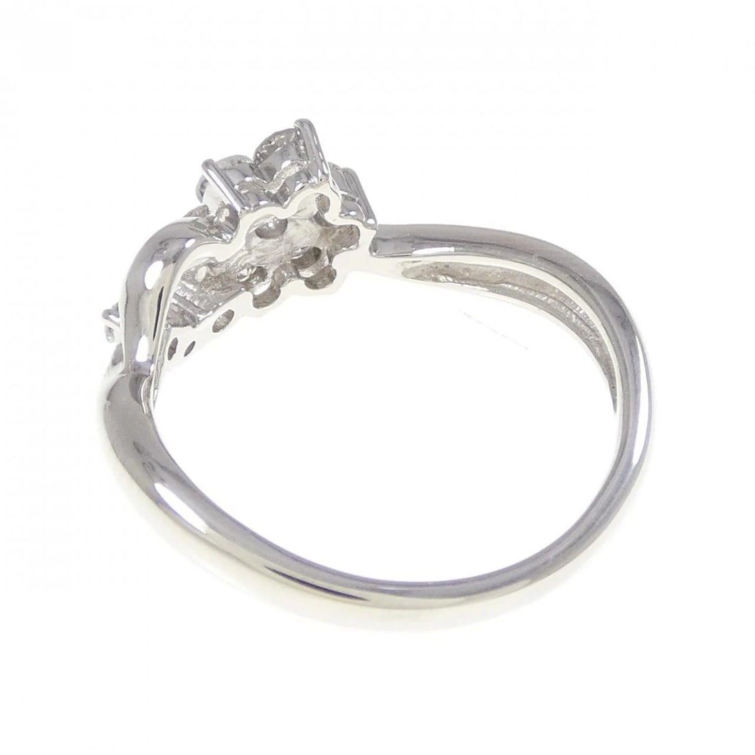 PT900 FLOWER DIAMOND RING - 3