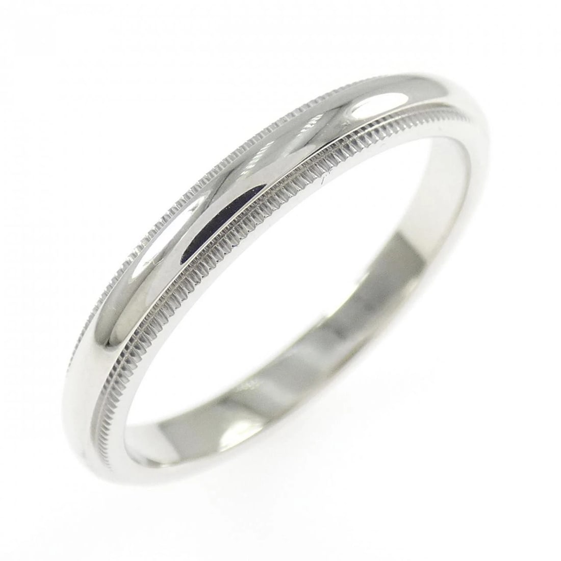 TIFFANY & CO. MILGRAIN RING: Tiffany & Co. Milgrain Ring Brand: Tiffany Type: Ring Material: Platinum 950, Color: White Size: 10-10.5 (US size) Accessories: None Accessories Notice: When purchasing pre-owned goods,