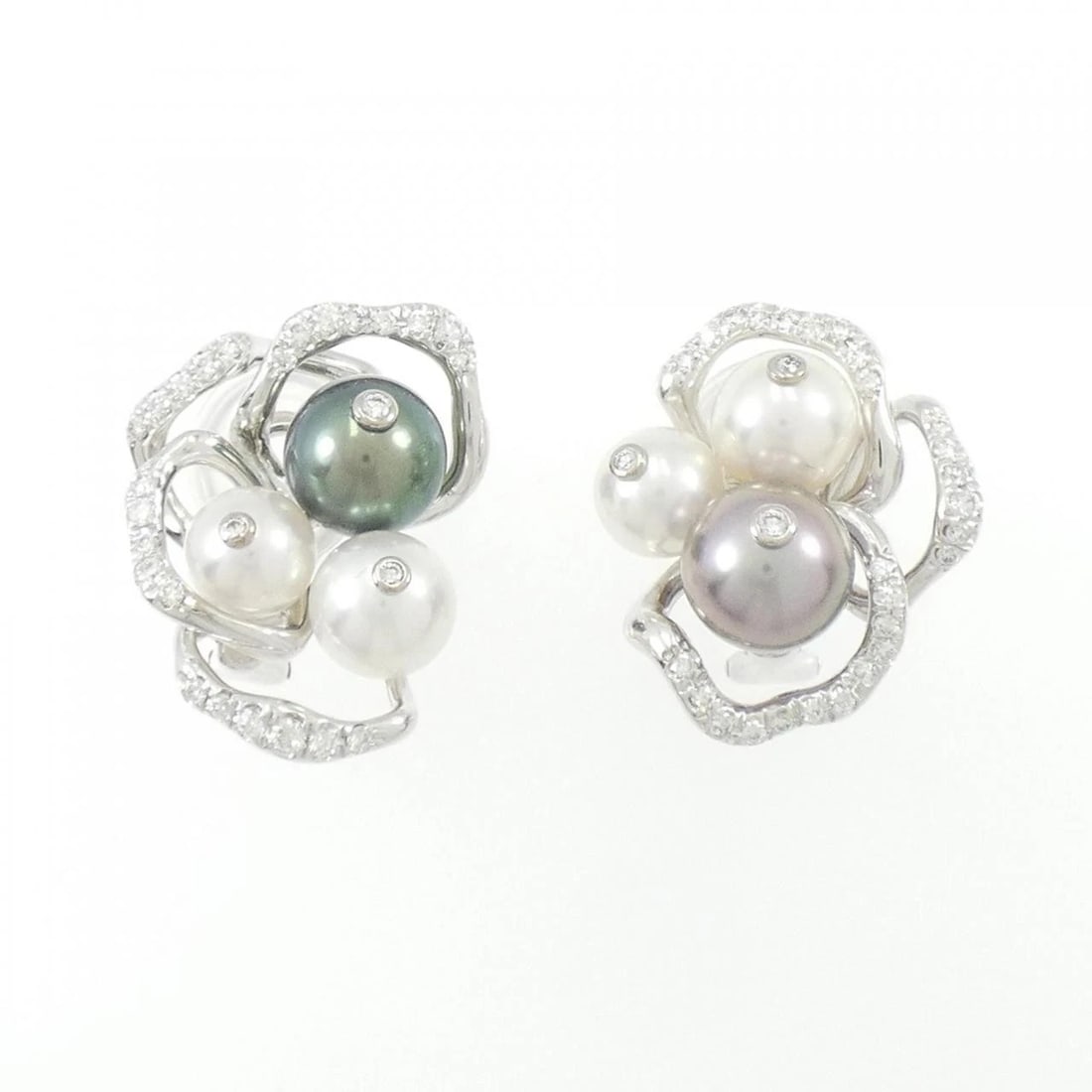 MIKIMOTO PEARL EARRINGS: MIKIMOTO Pearl Earrings Brand: MIKIMOTO Type: Earrings Material: K18 White Gold, Main Stone/Creation Black Pearl South Sea Pearl Color: White Gold Size: ActualSize HxW: 22.8mmx19.6mm 