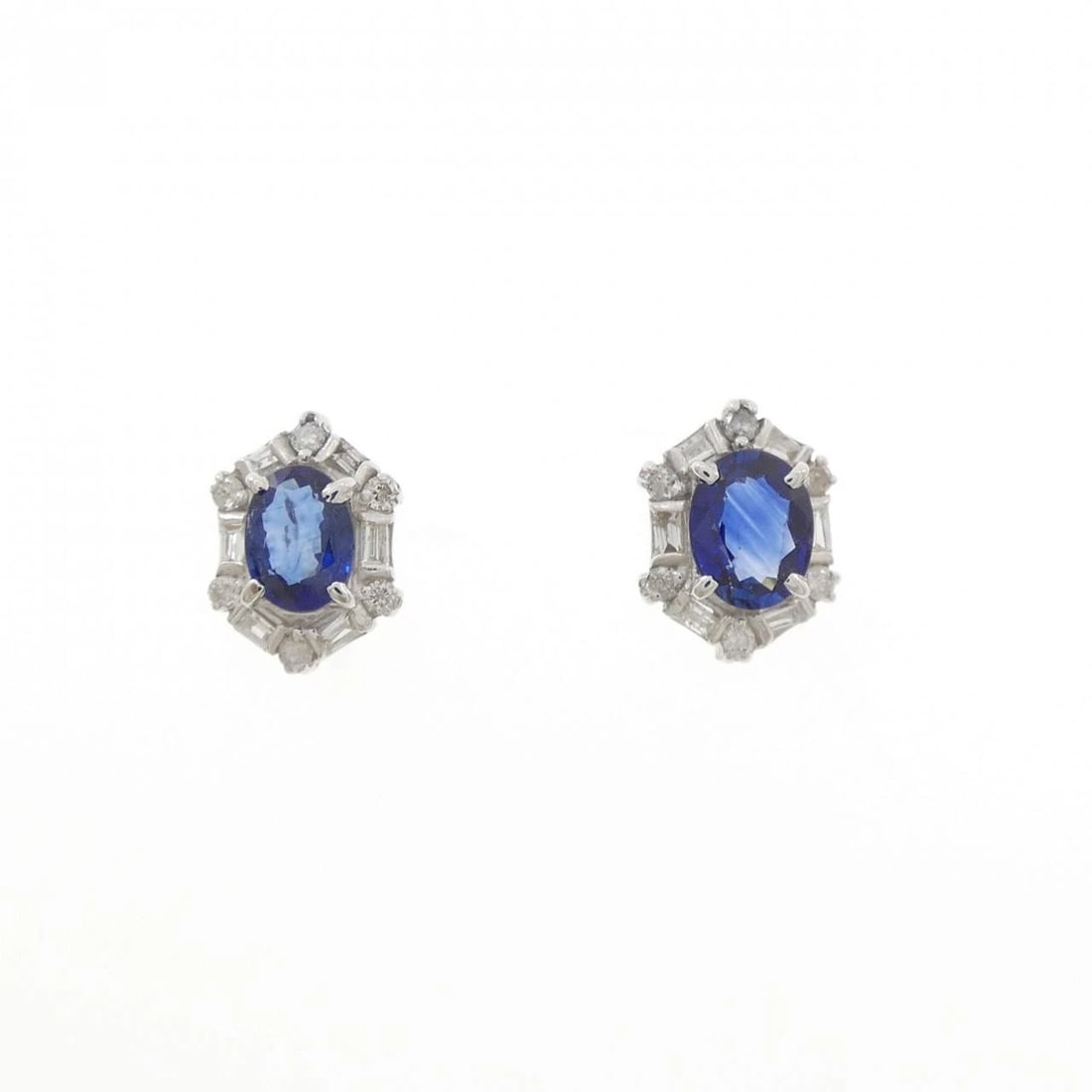 K18WG SAPPHIRE EARRINGS: K18WG Sapphire Earrings Brand: Unbranded Type: Earrings Material: K18 White Gold, Main Stone/Creation Main Stone SapphireSide Stone Diamond Color: White Gold Size: ActualSize HxW: 10.8mmx7.9mm