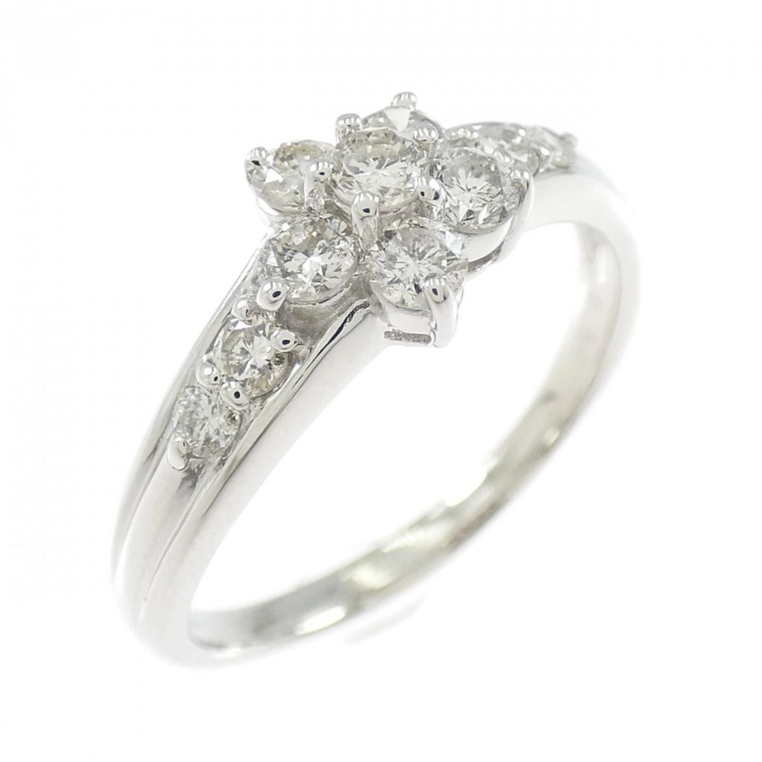 PT900 FLOWER DIAMOND RING: PT900 Flower Diamond Ring Brand: Unbranded Type: Ring Material: Platinum 900 Platinum, Main Stone/Creation natural Color: White Gold Size: 6 US Accessories: None Accessories Notice: When p