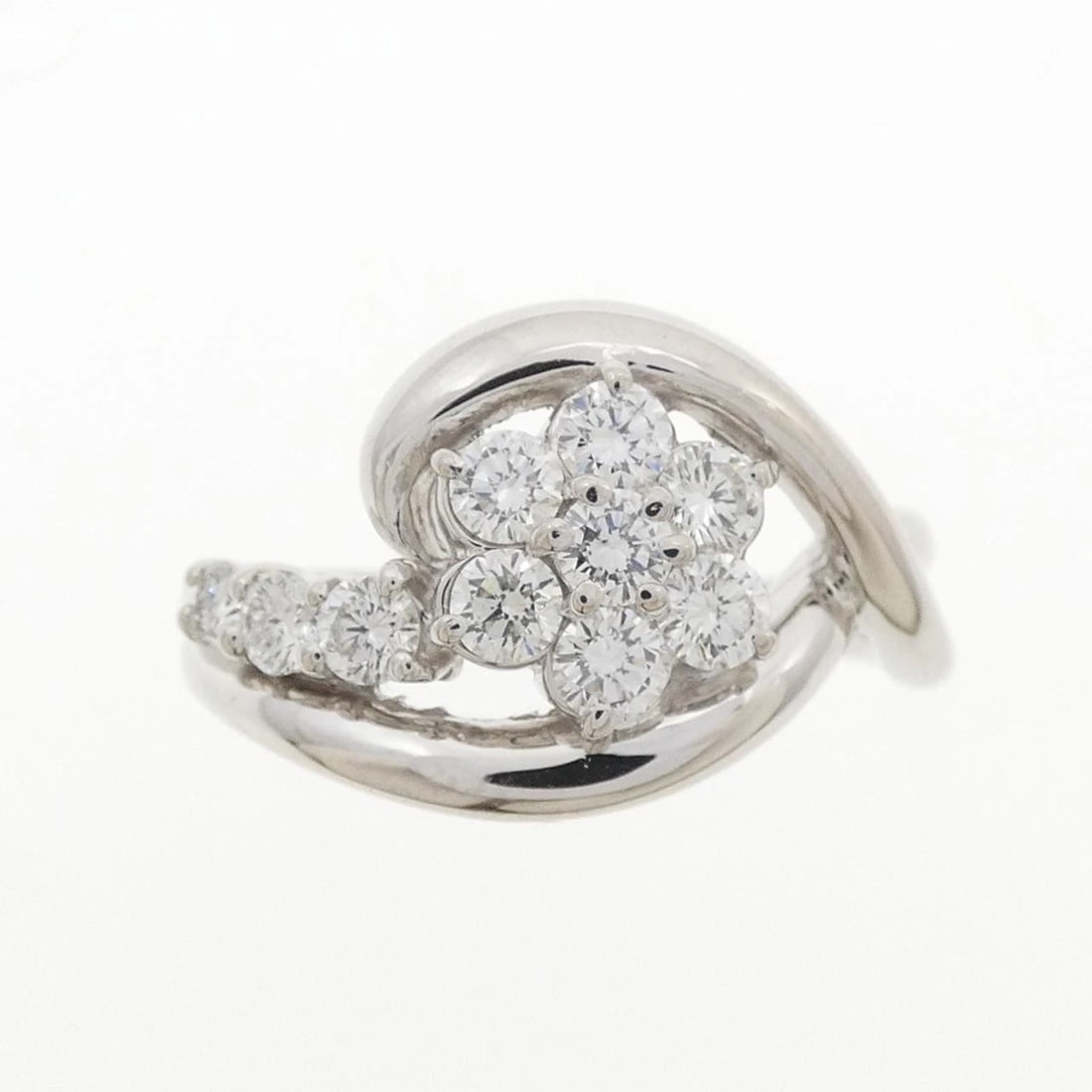PT900 FLOWER DIAMOND RING - 2