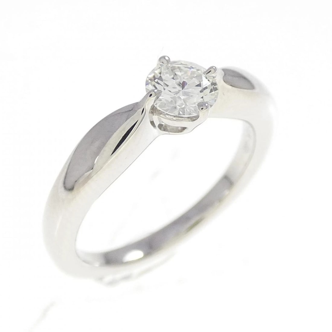 BVLGARI DE DEDICATA A VENICE RING: BVLGARI De Dedicata A Venice Ring Brand: BVLGARI Type: Ring Material: Platinum 950, Main Stone/Creation Natural Color: White Size: 3.5 (US size) Accessories: None Accessories Notice: When