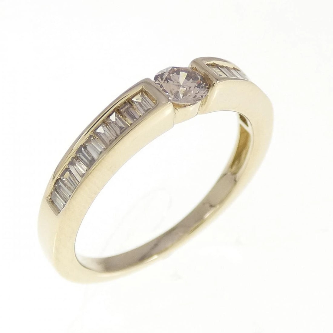 K18YG DIAMOND RING: K18YG Diamond Ring Brand: Unbranded Type: Ring Material: K18 Yellow Gold, Main Stone/Creation Natural Color: Yellow Gold Size: 5.5( US Size) Accessories: None Accessories Notice: When