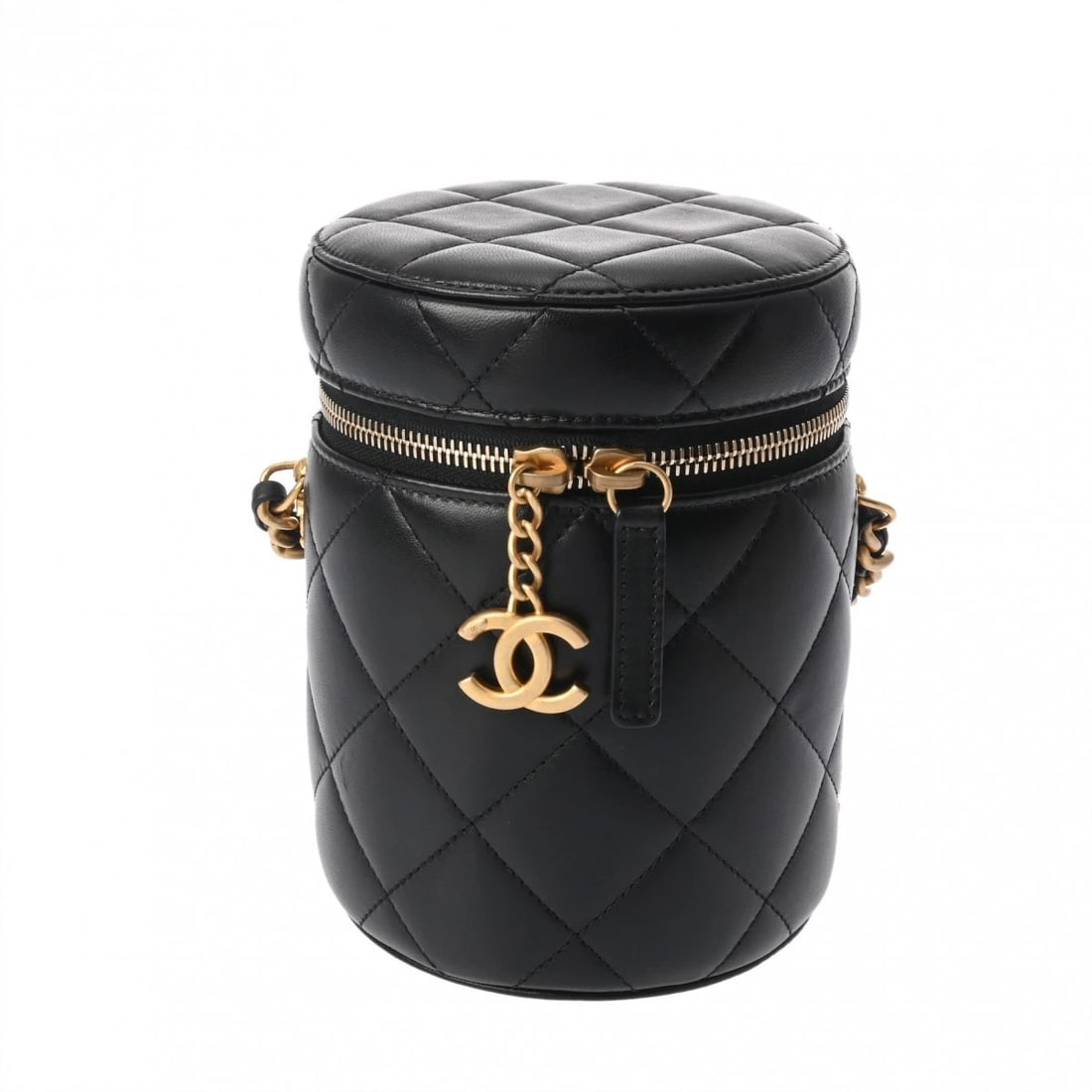 CHANEL VANITY CASE AS2735 MATRASSE BLACK VANITY BAG VANITY BAG: CHANEL Vanity case AS2735 Matrasse black Vanity bag Vanity bag Brand: CHANEL Type: Vanity bag Material: lambskin Color: black × Gold Metal Size: H:about 6.5inch W:about 4.9inch D:about 4.9inch Sh