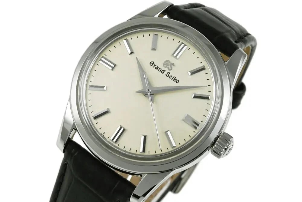 SEIKO GRAND ELEGANCE COLLECTION WATCH: SEIKO Grand Elegance Collection Watch Brand: SEIKO Type: Wrist watch Material: Case Material SS Band Material Genuine Leather Belt, Buckle Color: Dial Color Ivory Size: Case Size 37mm Case