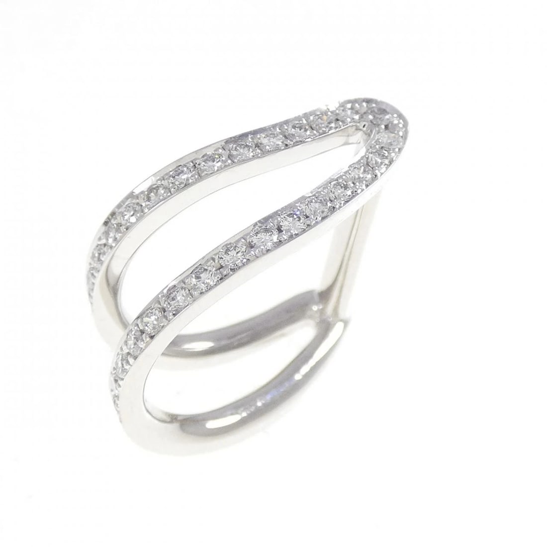 750WG DIAMOND RING: 750WG Diamond Ring Brand: Unbranded Type: Ring Material: 750 White Gold, Main Stone/Creation Natural Color: White Gold Size: 3 ( US size) Accessories: None Accessories Notice: When purchasing