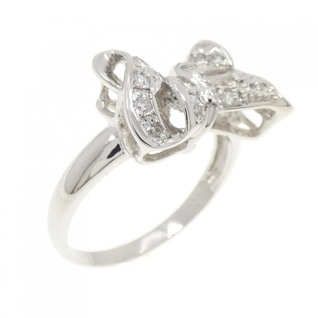 PT900 RIBBON DIAMOND RING: PT900 Ribbon Diamond Ring Brand: Unbranded Type: Ring Material: Platinum 900 Platinum, Main Stone/Creation natural Color: White Gold Size: 6.5-7 US Accessories: None Accessories Notice: Wh