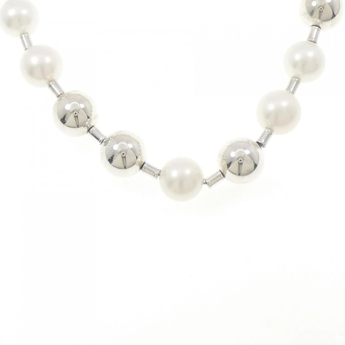 TIFFANY HARDWARE BALL NECKLACE: Tiffany Hardware Ball Necklace Brand: Tiffany Type: Necklace Material: 925 Silver, Color: White Size: 40cmActualSize Max W: 10.1mm Accessories: None Accessories Notice: When purchasing