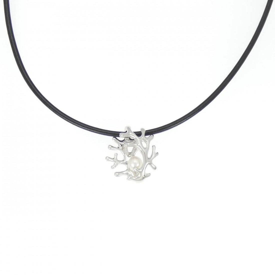 MIKIMOTO AKOYA PEARL NECKLACE: MIKIMOTO Akoya Pearl Necklace Brand: MIKIMOTO Type: Necklace Material: K18 White Gold, Main Stone/Creation Akoya Pearl Color: White Gold Size: ActualSize Pendant top H x W: 20.5mmx18.0mm Code