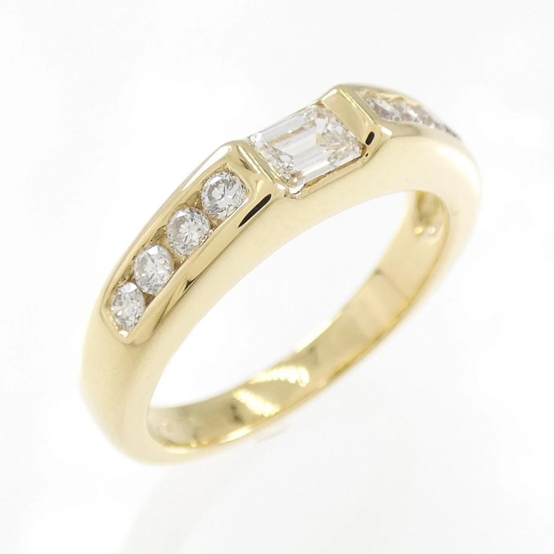 750YG DIAMOND RING: 750YG Diamond Ring Brand: Unbranded Type: Ring Material: 750 Yellow Gold, Main Stone/Creation Natural Color: YG Size: 6.5-7 US Accessories: None Accessories Notice: When purchasing pre-owned