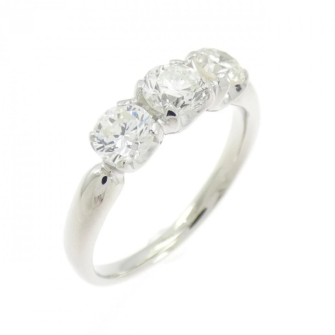 PT900 DIAMOND RING: PT900 Diamond Ring Brand: Unbranded Type: Ring Material: Platinum 900 Platinum, Main Stone/Creation Natural Color: Silver Size: 6.5 ( US size) Accessories: None Accessories Notice: When