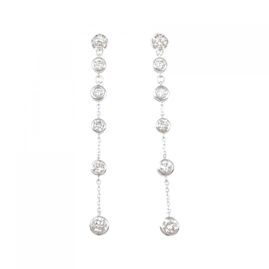 K18WG DIAMOND EARRINGS: K18WG Diamond Earrings Brand: Unbranded Type: Earrings Material: K18 White Gold, Main Stone/Creation natural Color: White Gold Size: HxW: 47.7mmx4.3mm Accessories: None Accessories Notice: