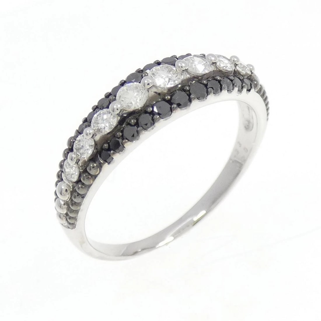 K18WG K18BG DIAMOND RING: K18WG K18BG Diamond Ring Brand: Unbranded Type: Ring Material: K18 White Gold K18 Black gold, Main Stone/Creation Natural Color: White Gold Size: 6.5-7 US Accessories: None Accessories
