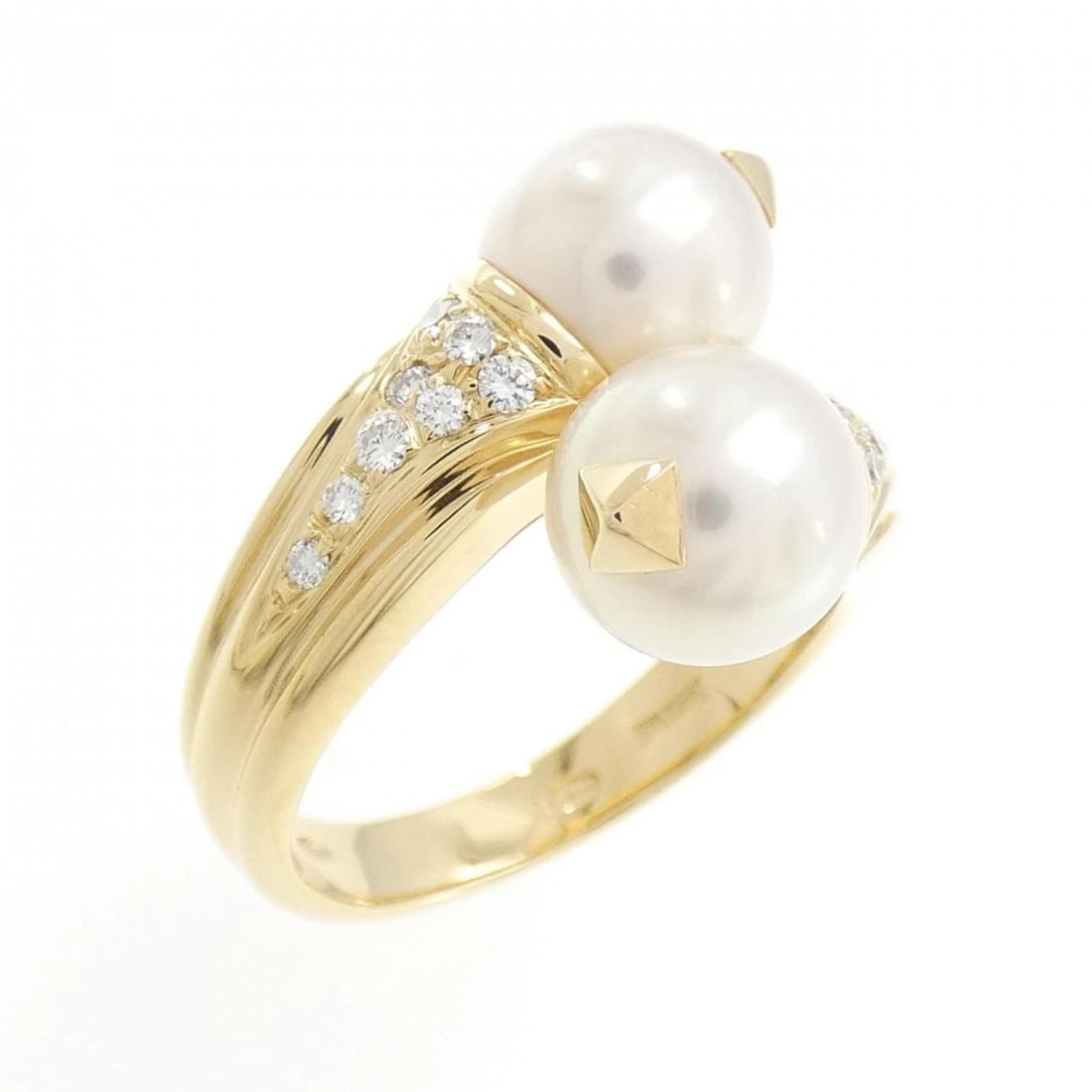 BVLGARI AKOYA PEARL RING: Bvlgari Akoya Pearl Ring Brand: BVLGARI Type: Ring Material: 750 Yellow Gold, Main Stone/Creation Akoya Pearl Color: Yellow Gold Size: 6.5 US Accessories: None Accessories Notice: When