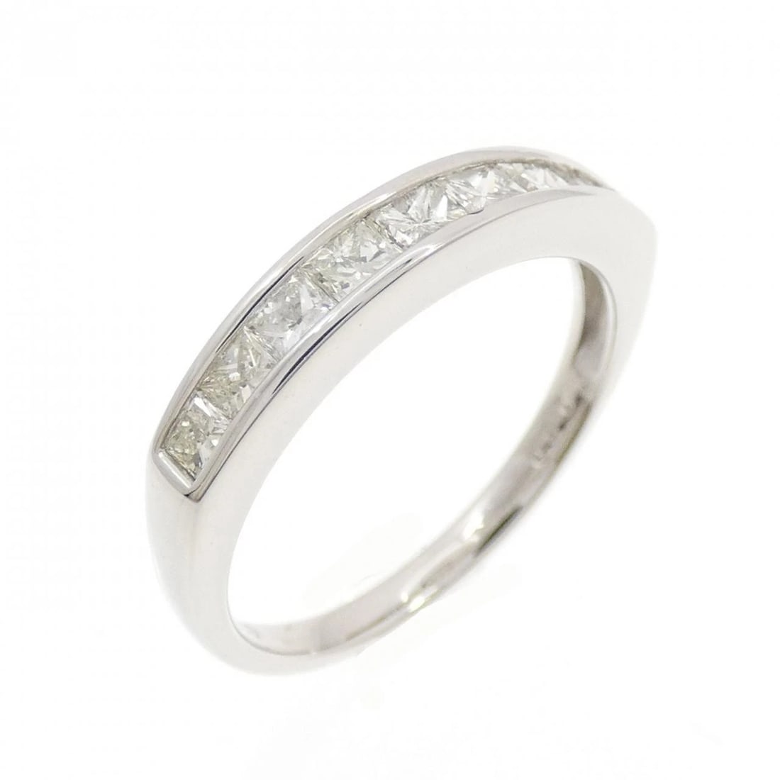 PT900 DIAMOND RING: PT900 Diamond Ring Brand: Unbranded Type: Ring Material: Platinum 900 Platinum, Main Stone/Creation Natural Color: Silver Size: 6 ( US size) Accessories: None Accessories Notice: When purc