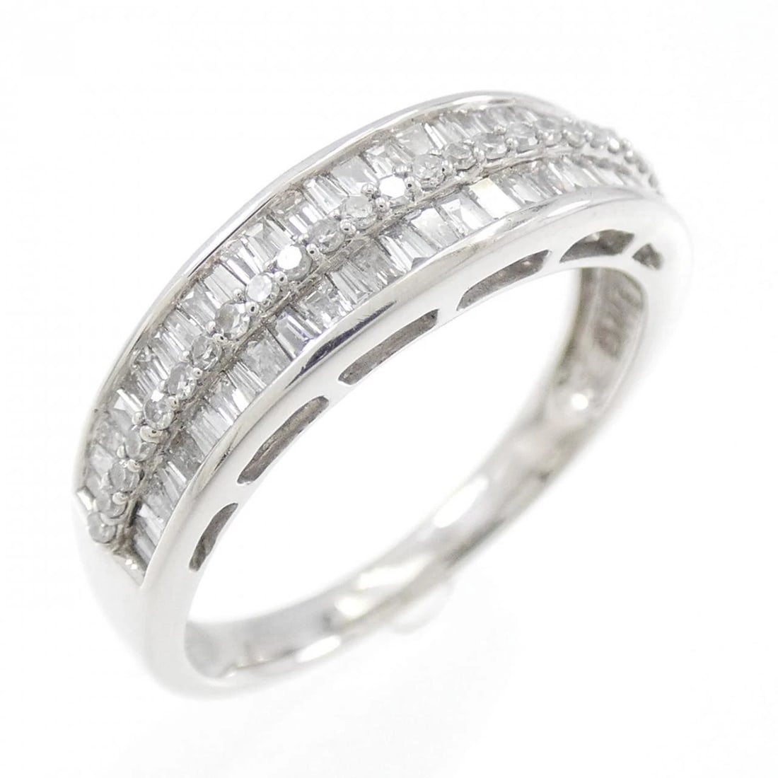 K18WG DIAMOND RING: K18WG Diamond Ring Brand: Unbranded Type: Ring Material: K18 White Gold, Main Stone/Creation natural Color: White Gold Size: 5.5-6 US Accessories: None Accessories Notice: When purchasing