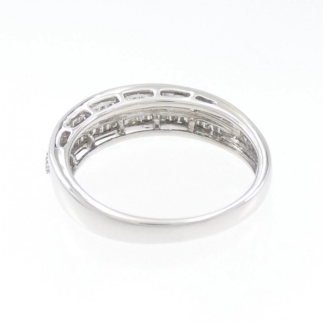 K18WG DIAMOND RING - 3