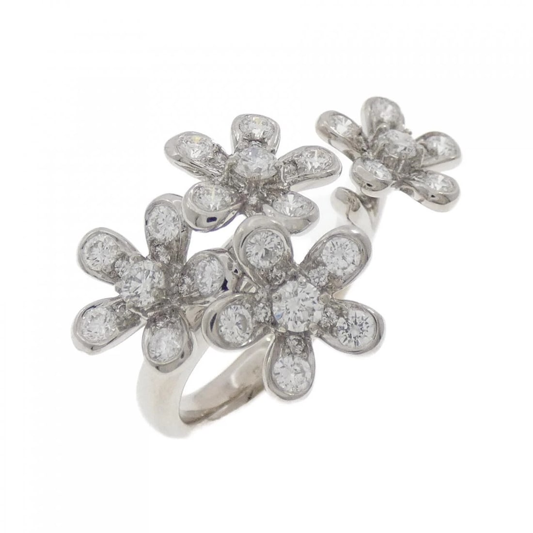 K18WG FLOWER DIAMOND RING: K18WG Flower Diamond Ring Brand: Unbranded Type: Ring Material: K18 White Gold, Main Stone/Creation Natural Color: White Gold Size: 5 ( US size) Accessories: None Accessories Notice: When