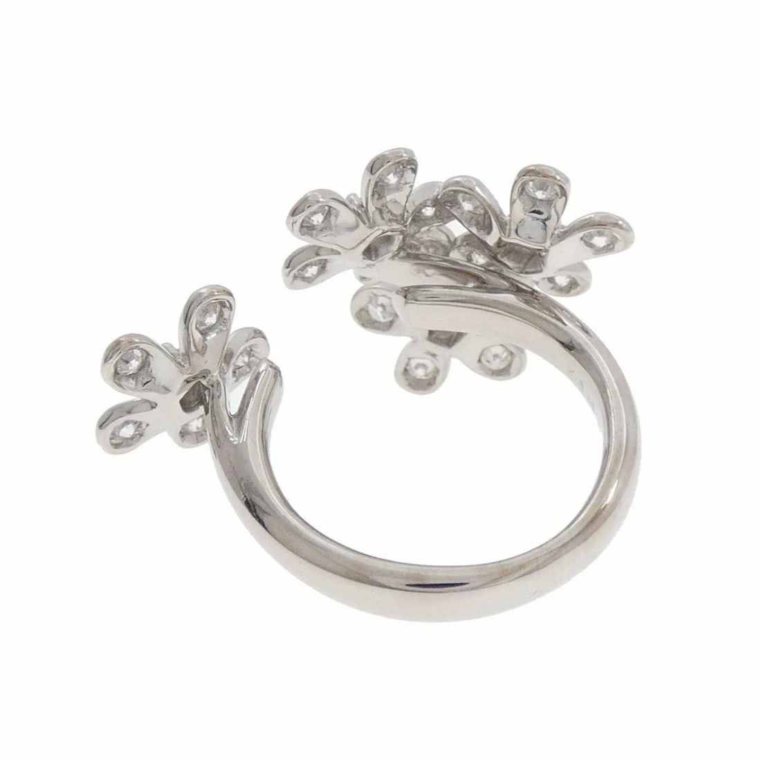 K18WG FLOWER DIAMOND RING - 3