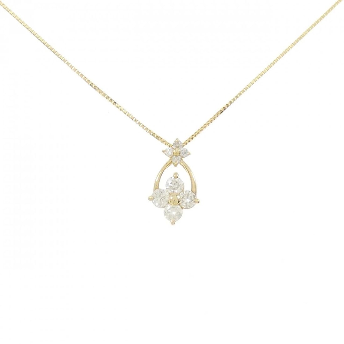 K18YG FLOWER DIAMOND NECKLACE: K18YG Flower Diamond Necklace Brand: Unbranded Type: Necklace Material: K18 Yellow Gold, Main Stone/Creation Natural Color: YG Size: 45cmActualSize Pendant top H x W: 14.6mmx8.8mm Chain Max.