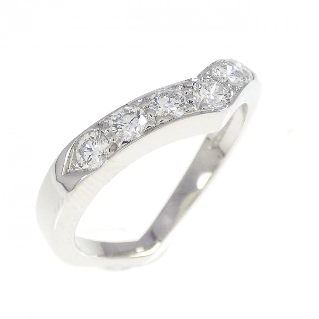 TIFFANY V-BAND RING: Tiffany V-Band Ring Brand: Tiffany Type: Ring Material: Platinum 950, Main Stone/Creation Natural Color: White Size: 5 (US size) Accessories: None Accessories Notice: When purchasing