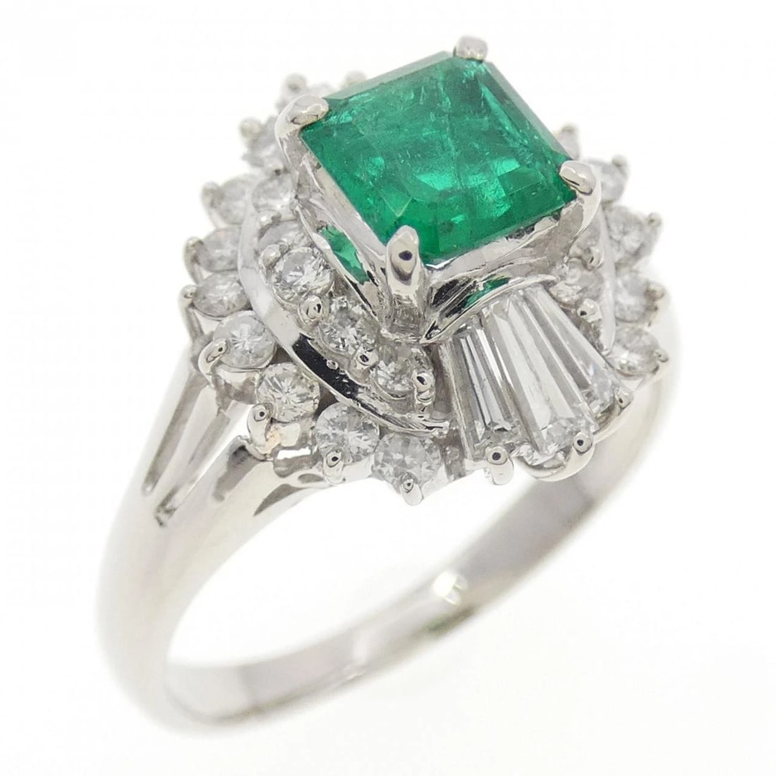 PT900 EMERALD RING: PT900 Emerald Ring Brand: Unbranded Type: Ring Material: Platinum 900 Platinum, Main Stone/Creation Emerald Color: White Gold Size: 6.5 US Accessories: None Accessories Notice: When purcha