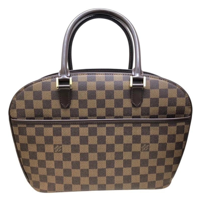 LOUIS VUITTON SARIA HORIZONTAL DAMIER PVC TOTE HANDBAG: LOUIS VUITTON Saria Horizontal Damier PVC Tote Handbag Brand: LOUIS VUITTON Type: Handbag Material: Pvc Leather Color: Damier Size: W: 29.5cm / H: 24cm / D: 9.5cm Accessories: None Accesso