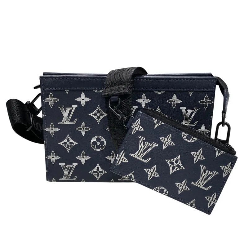 LOUIS VUITTON GASTON WEARABLE WALLET NAVY MONOGRAM SHADOW HANDBAG: LOUIS VUITTON Gaston Wearable Wallet Navy Monogram Shadow Handbag Brand: LOUIS VUITTON Type: Handbag Material: Monogram Shadow Color: Navy Size: W: 22cm / H: 15cm / D: 5cm / Shoulder: 124cm 