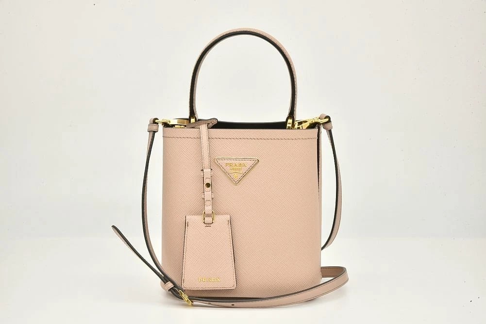 PRADA PANIER SAFFIANO LEATHER SMALL HANDBAG HANDBAG: Prada Panier Saffiano Leather Small Handbag Handbag Brand: Prada Type: Handbag Material: Saffiano Cuir+C Color: Cipria/Nero Pink Beige/Black Size: W17xH18.5xD11cm / Shoulder strap: 111-121cm Acce