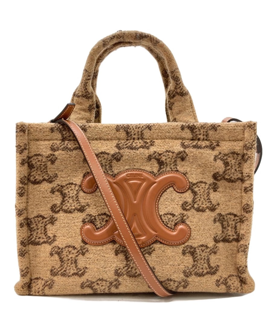 CELINE SMALL CABAS TAIS TRIOMPHE TEXTILE HANDBAG: CELINE Small Cabas Tais Triomphe Textile Handbag Brand: CELINE Type: Handbag Material: none Color: Brown Size: H:19cm / W:26cm / D:13cm [ Handle size ] 11cm Accessories: None Accessories