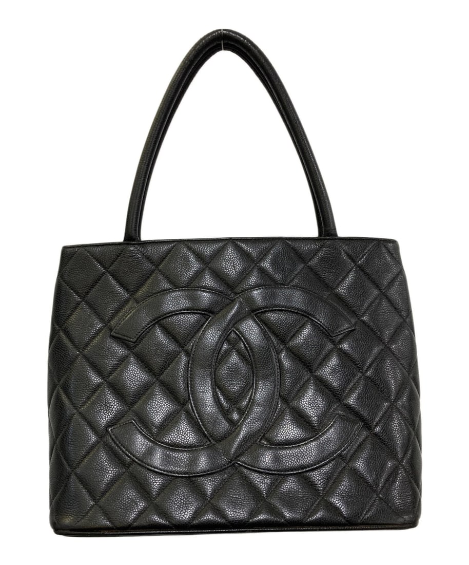 CHANEL CAVIAR SKIN MATELASSÉ REISSUE TOTE BAG HANDBAG: CHANEL Caviar Skin Matelassé Reissue Tote Bag Handbag Brand: CHANEL Type: Handbag Material: none Color: Black Size: H:24.0cm / W:34.0cm / D:14.5cm [ Handle size ] 16.0cm Accessories: None