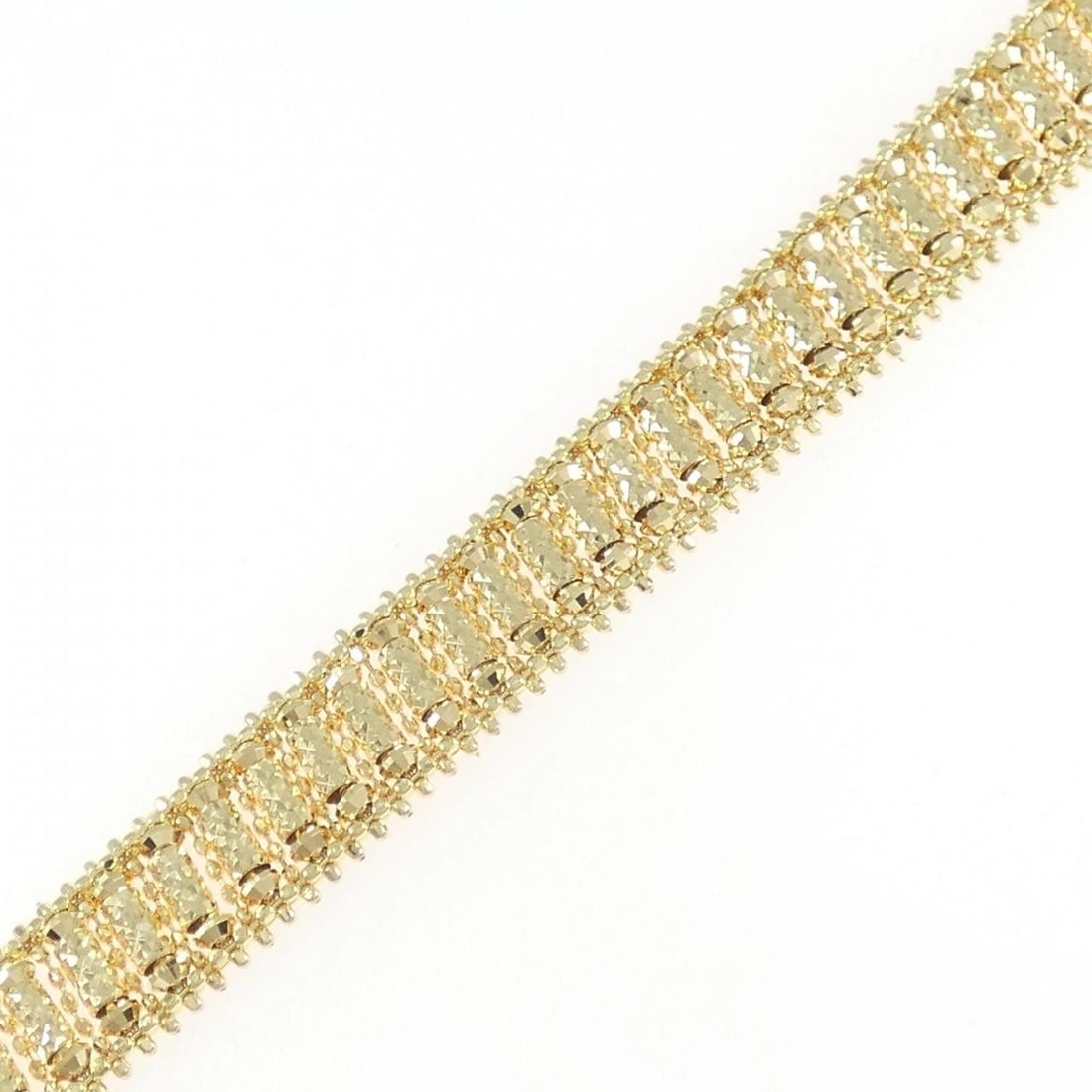 K18YG BRACELET: K18YG Bracelet Brand: Unbranded Type: Bracelet Material: K18 Yellow Gold, Color: YG Size: 15-20cmActualSize Max W: 8.6mm Accessories: None Accessories Notice: When purchasing pre-owned goods,